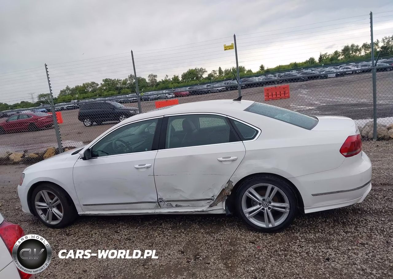 2015 Volkswagen Passat 3.6L V6 Sel Premium VIN:1VWCM7A39FC083838 - 14