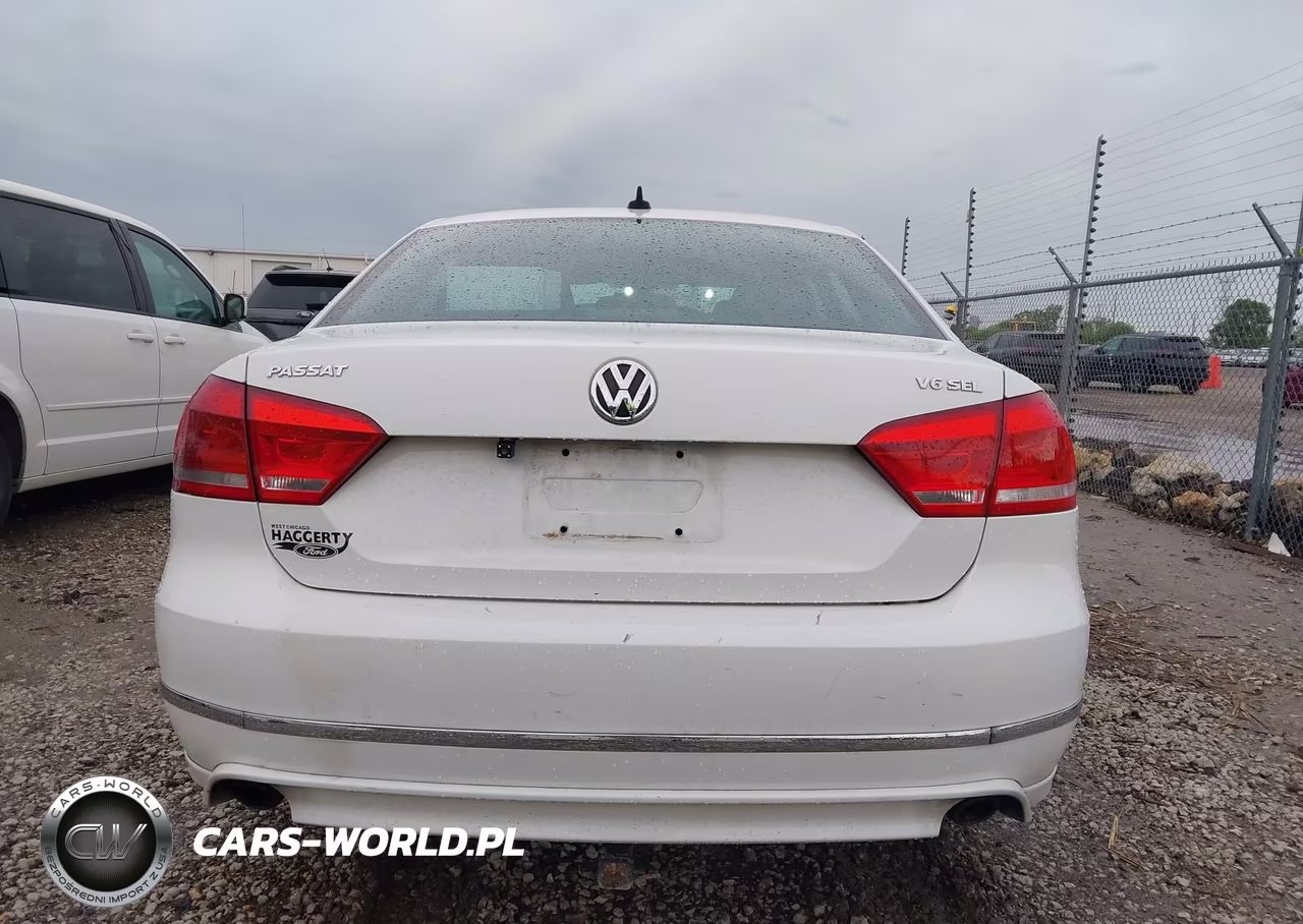 2015 Volkswagen Passat 3.6L V6 Sel Premium VIN:1VWCM7A39FC083838 - 16