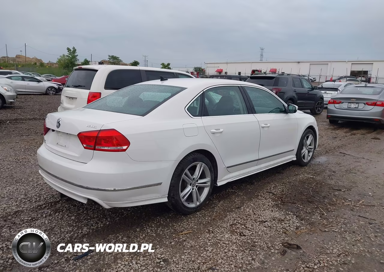 2015 Volkswagen Passat 3.6L V6 Sel Premium VIN:1VWCM7A39FC083838 - 4