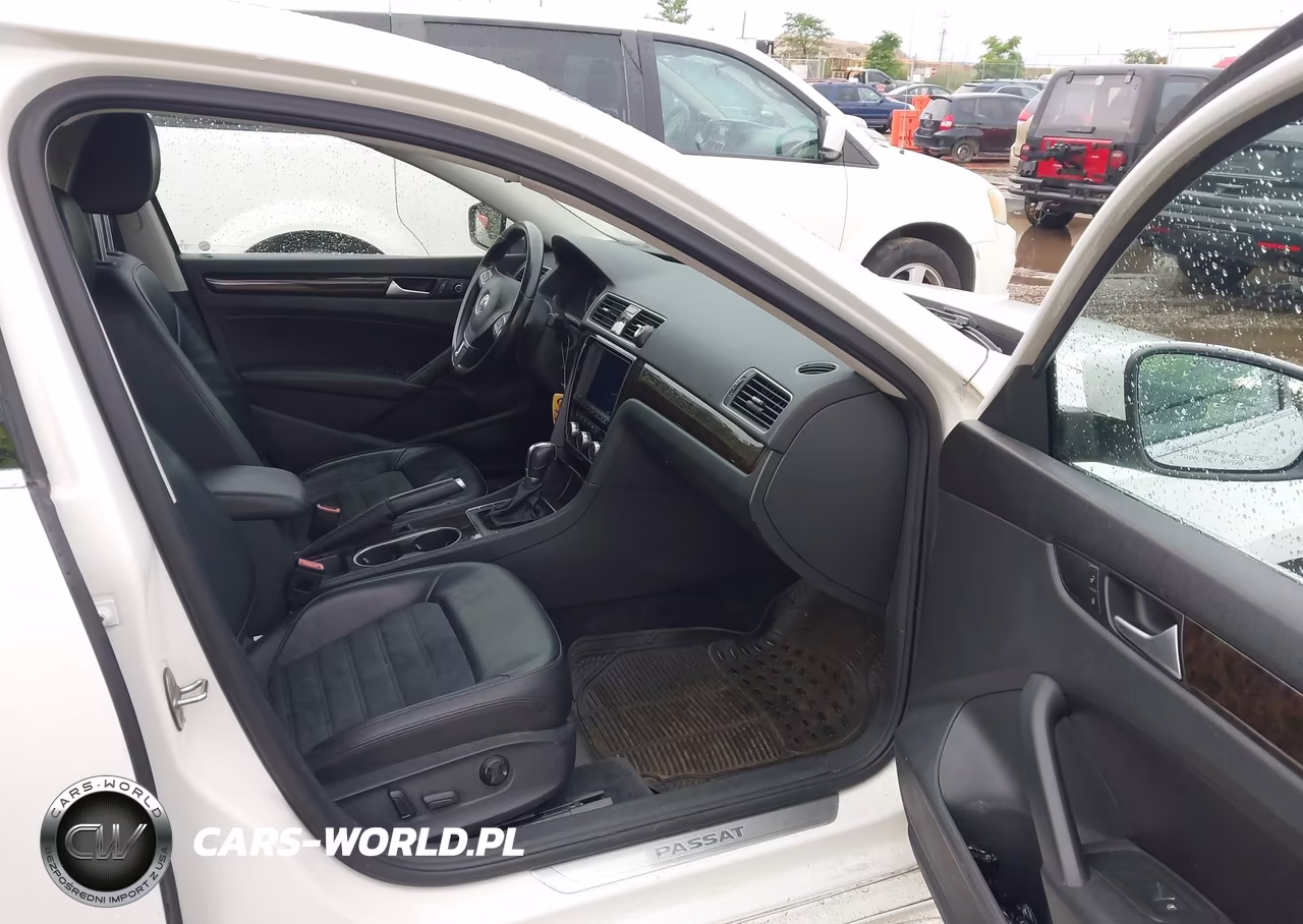 2015 Volkswagen Passat 3.6L V6 Sel Premium VIN:1VWCM7A39FC083838 - 5