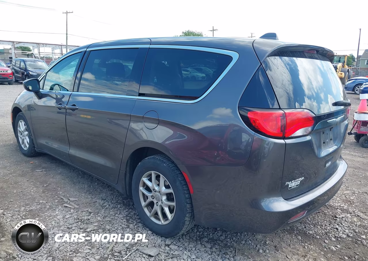 2017 Chrysler Pacifica Lx VIN:2C4RC1CG1HR608897 - 3