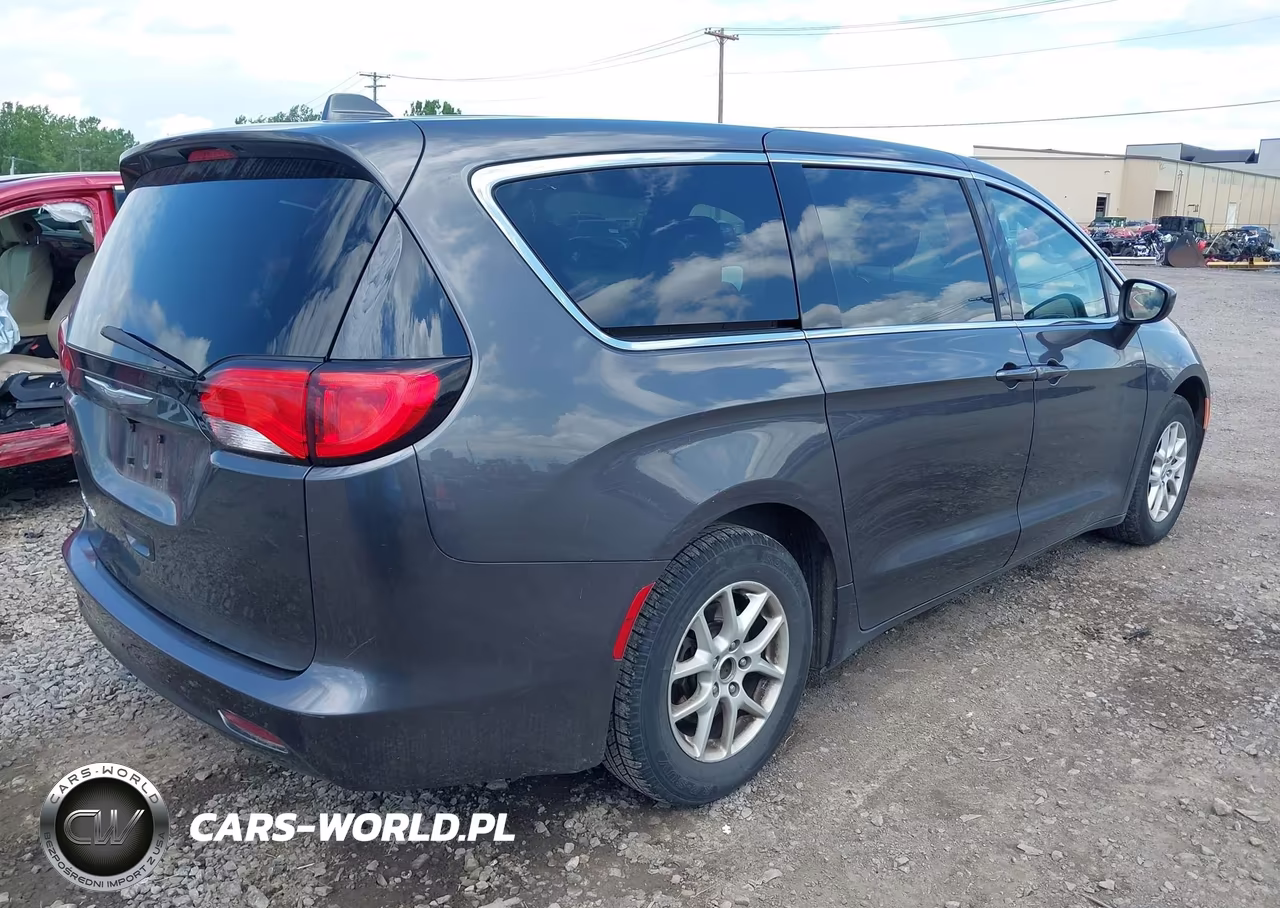2017 Chrysler Pacifica Lx VIN:2C4RC1CG1HR608897 - 4