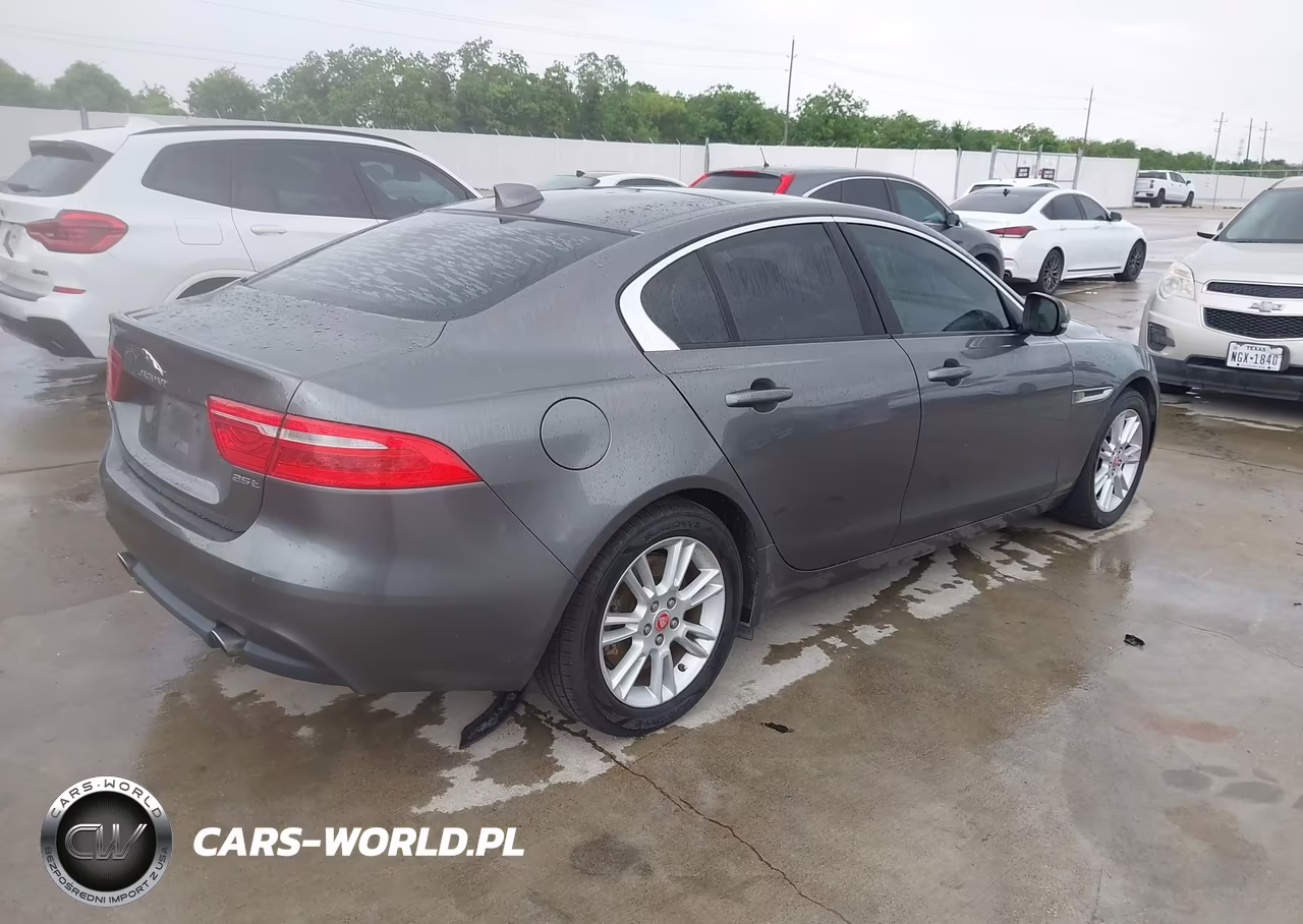 2017 Jaguar Xe 25T Premium VIN:SAJAD4BG6HA974244 - 4