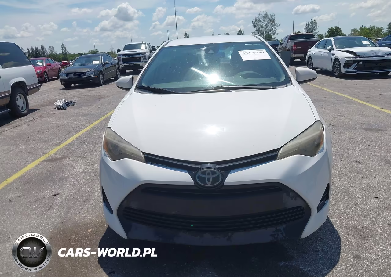 2018 Toyota Corolla Le VIN:5YFBURHE5JP770798 - 6