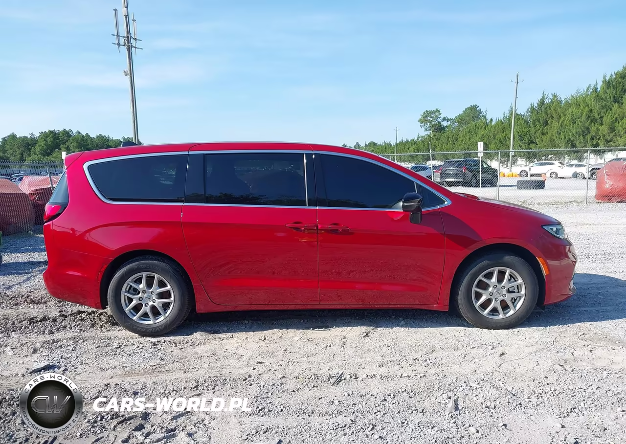 2025 Chrysler Pacifica Select VIN:2C4RC1BGXSR551530 - 13
