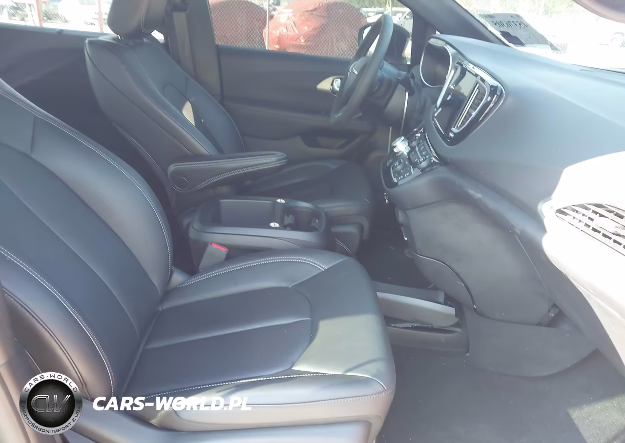 2025 Chrysler Pacifica Select VIN:2C4RC1BGXSR551530 - 5