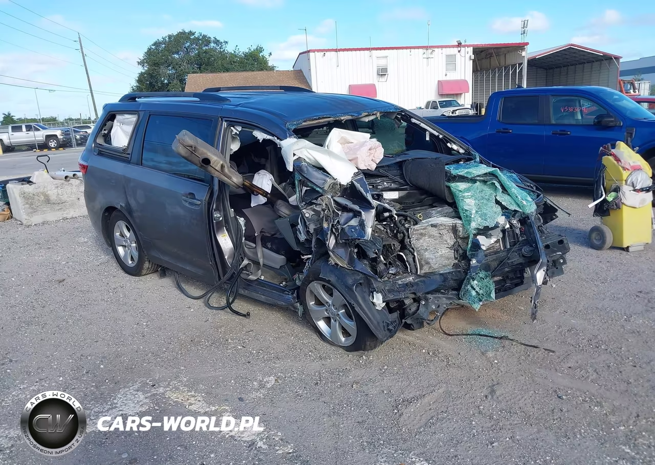 2015 Toyota Sienna Le 8 Passenger