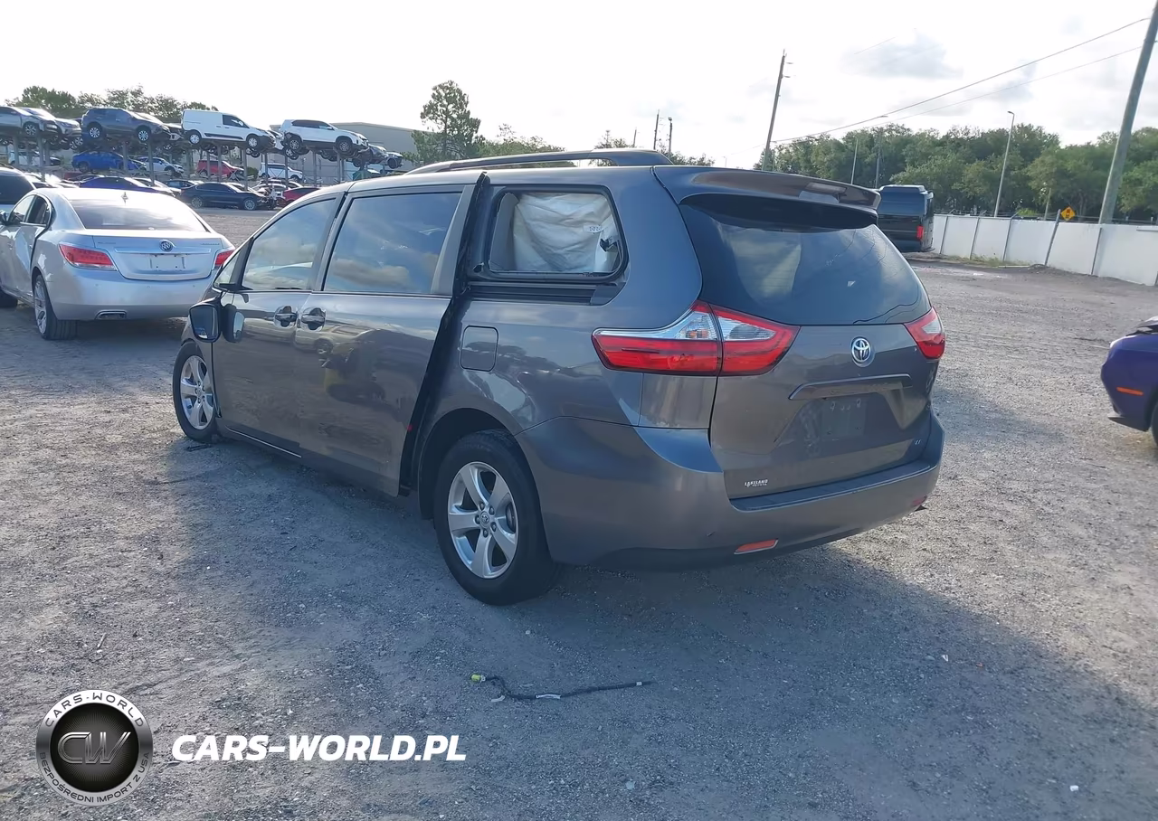 2015 Toyota Sienna Le 8 Passenger VIN:5TDKK3DC1FS621553 - 3