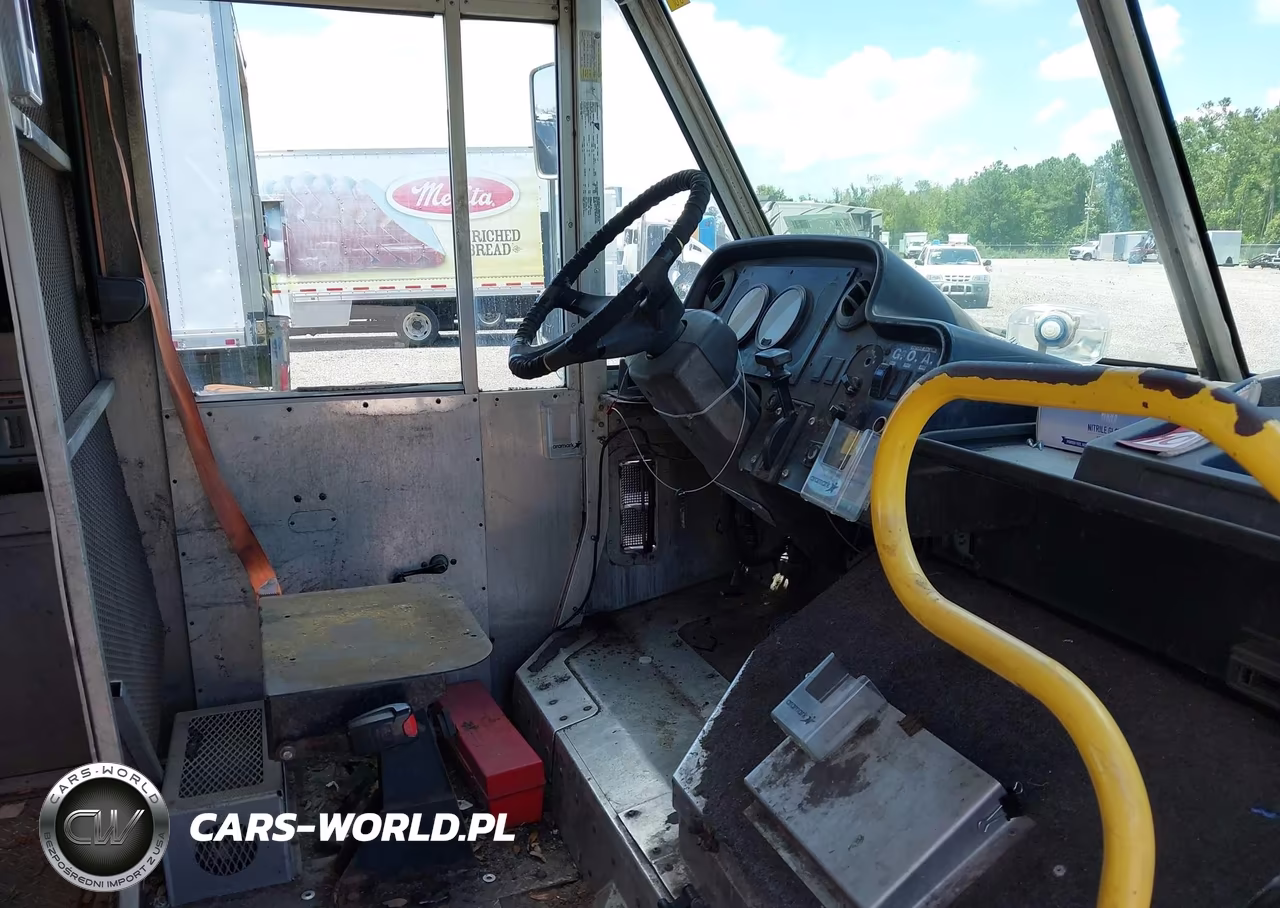 2007 Freightliner Chassis M Line Walk-In Van VIN:4UZAAPBW77CY18728 - 6
