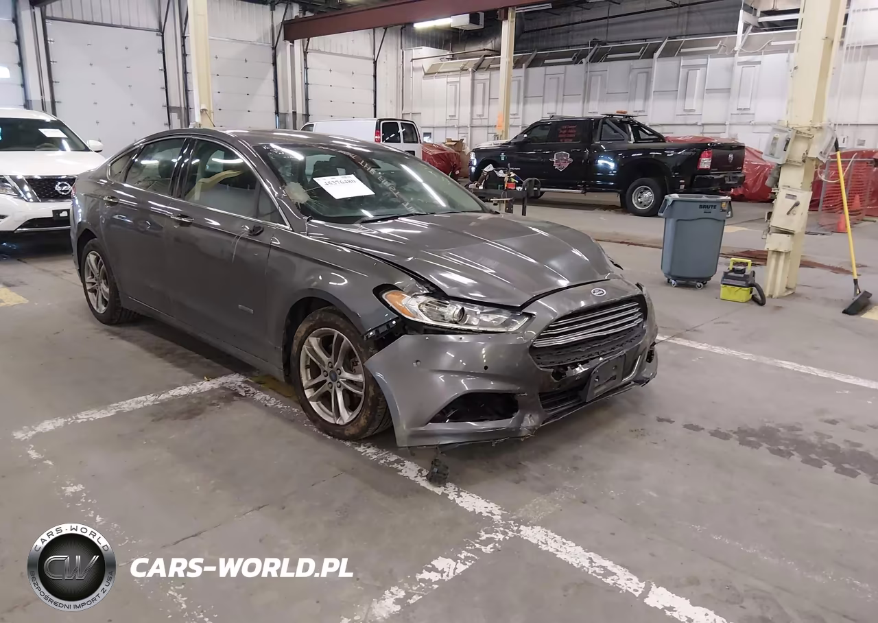 2016 Ford Fusion Energi Titanium – zdjęcie 1 z 17