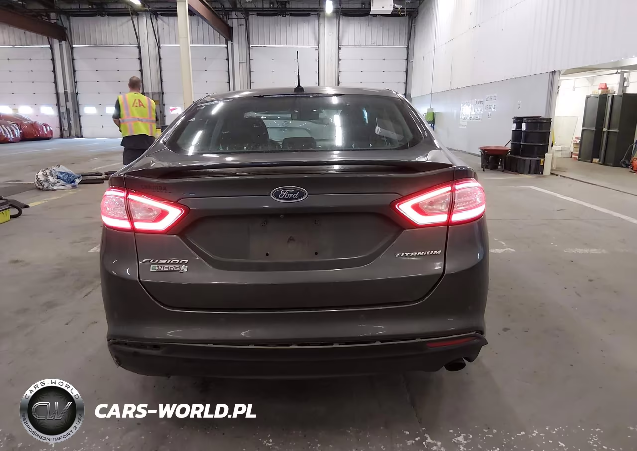 2016 Ford Fusion Energi Titanium VIN:3FA6P0SU5GR134945 - 17