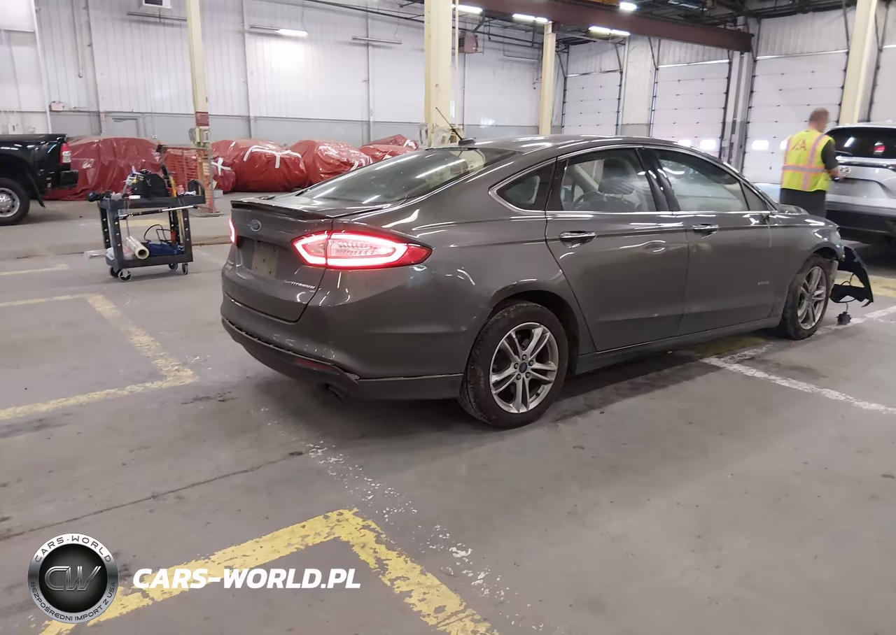 2016 Ford Fusion Energi Titanium VIN:3FA6P0SU5GR134945 - 4