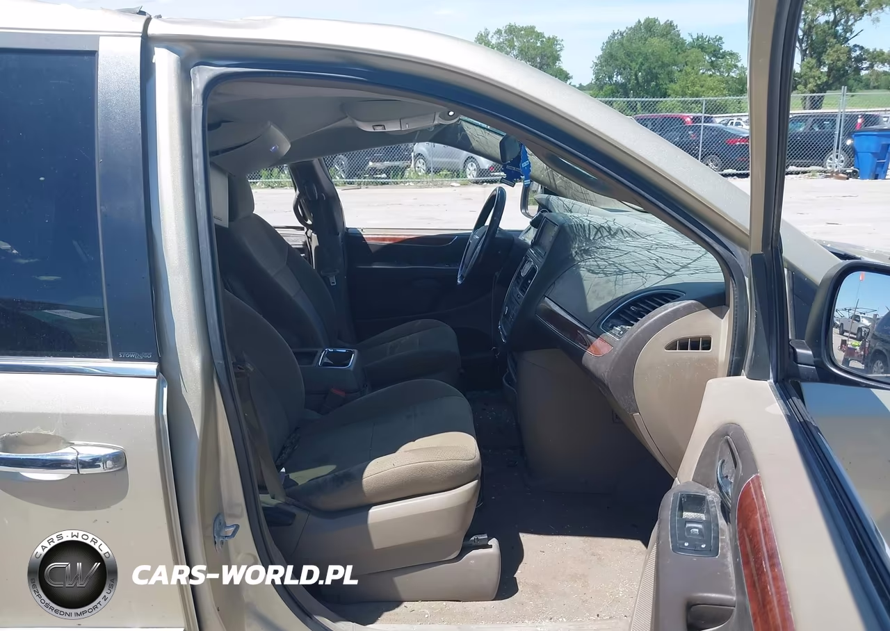 2011 Chrysler Town & Country Touring VIN:2A4RR5DG1BR798772 - 5