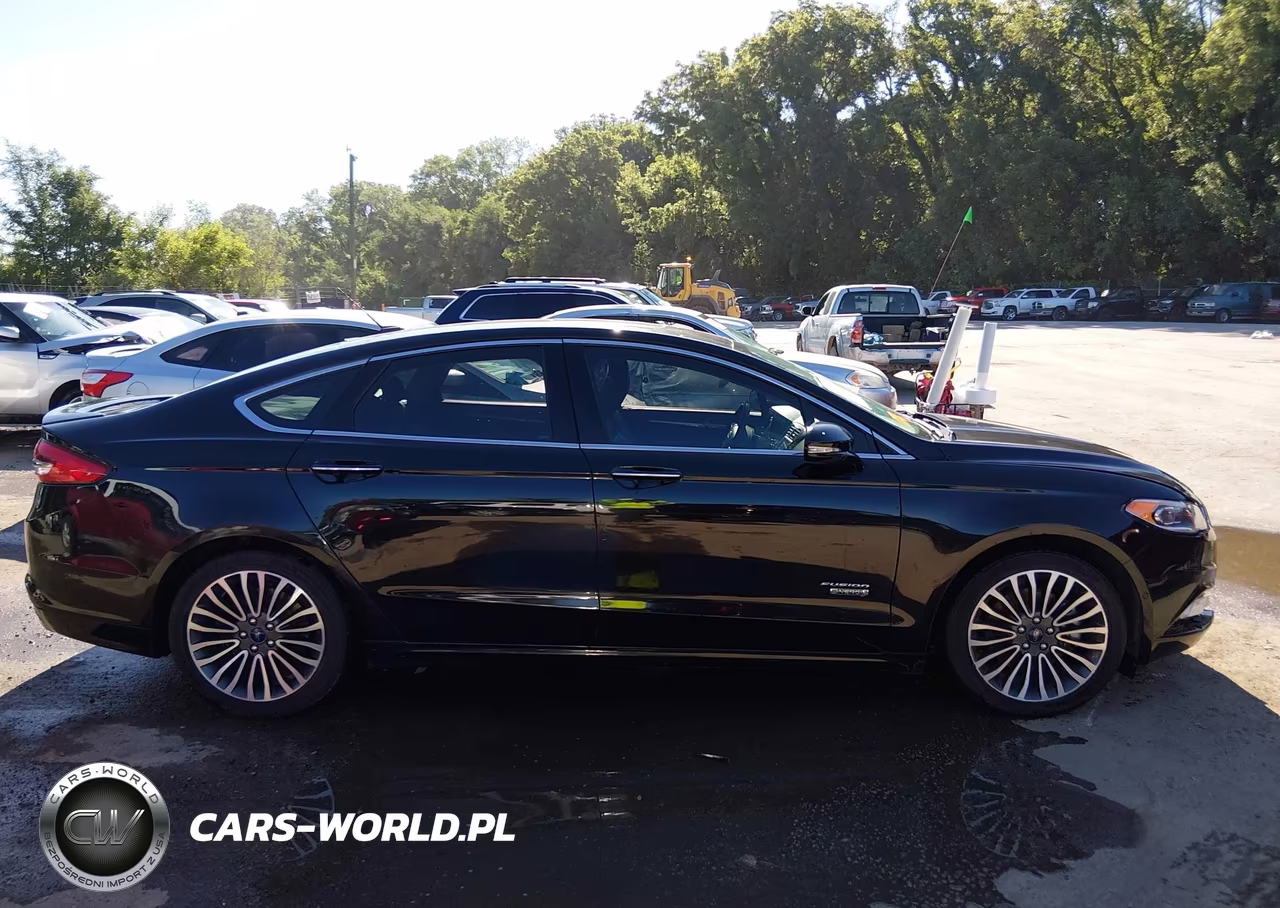 2017 Ford Fusion Energi Titanium VIN:3FA6P0SU9HR147232 - 13