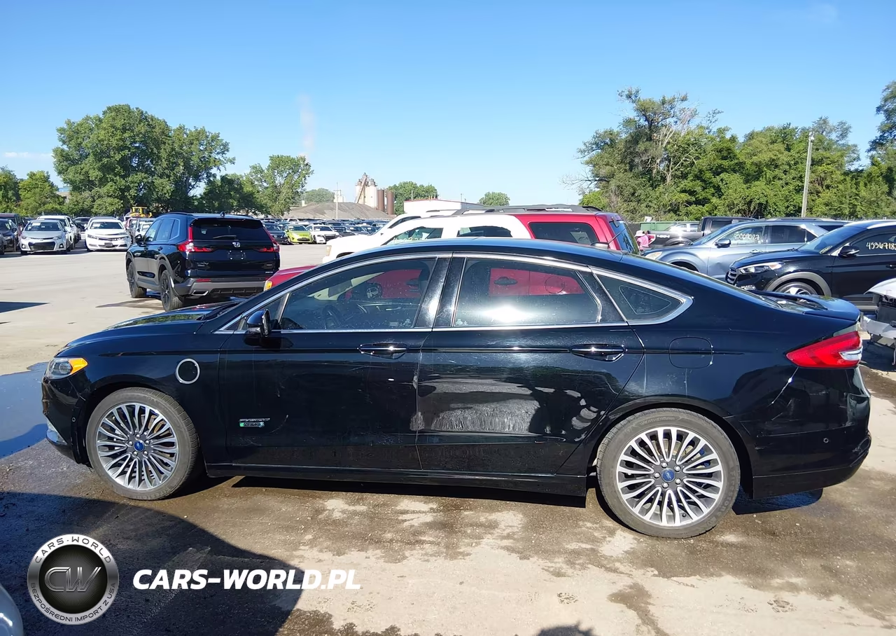 2017 Ford Fusion Energi Titanium VIN:3FA6P0SU9HR147232 - 14