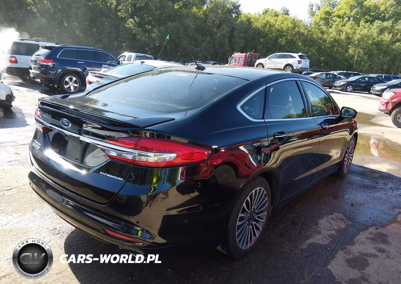 2017 Ford Fusion Energi Titanium VIN:3FA6P0SU9HR147232 - 4