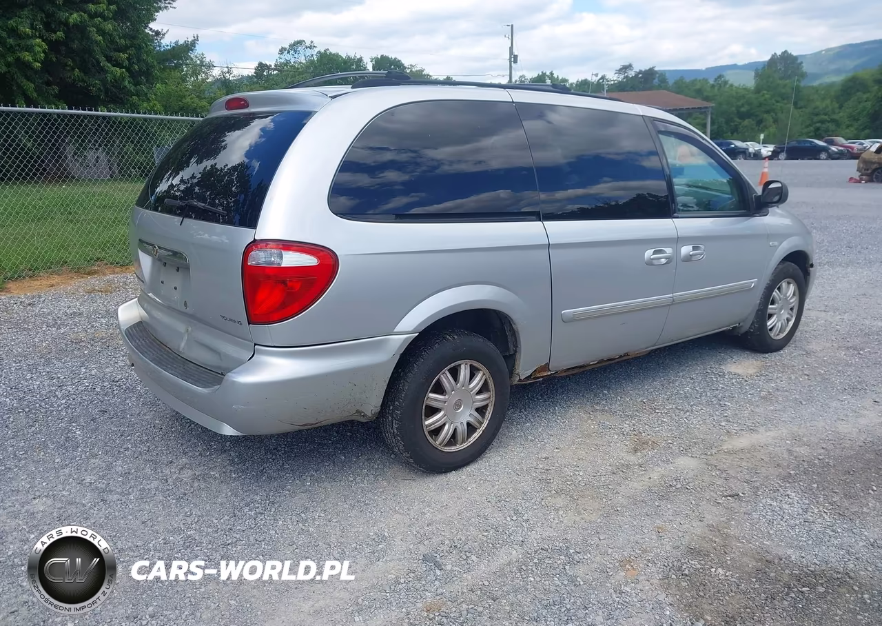 2007 Chrysler Town & Country Touring VIN:2A4GP54LX7R197913 - 4