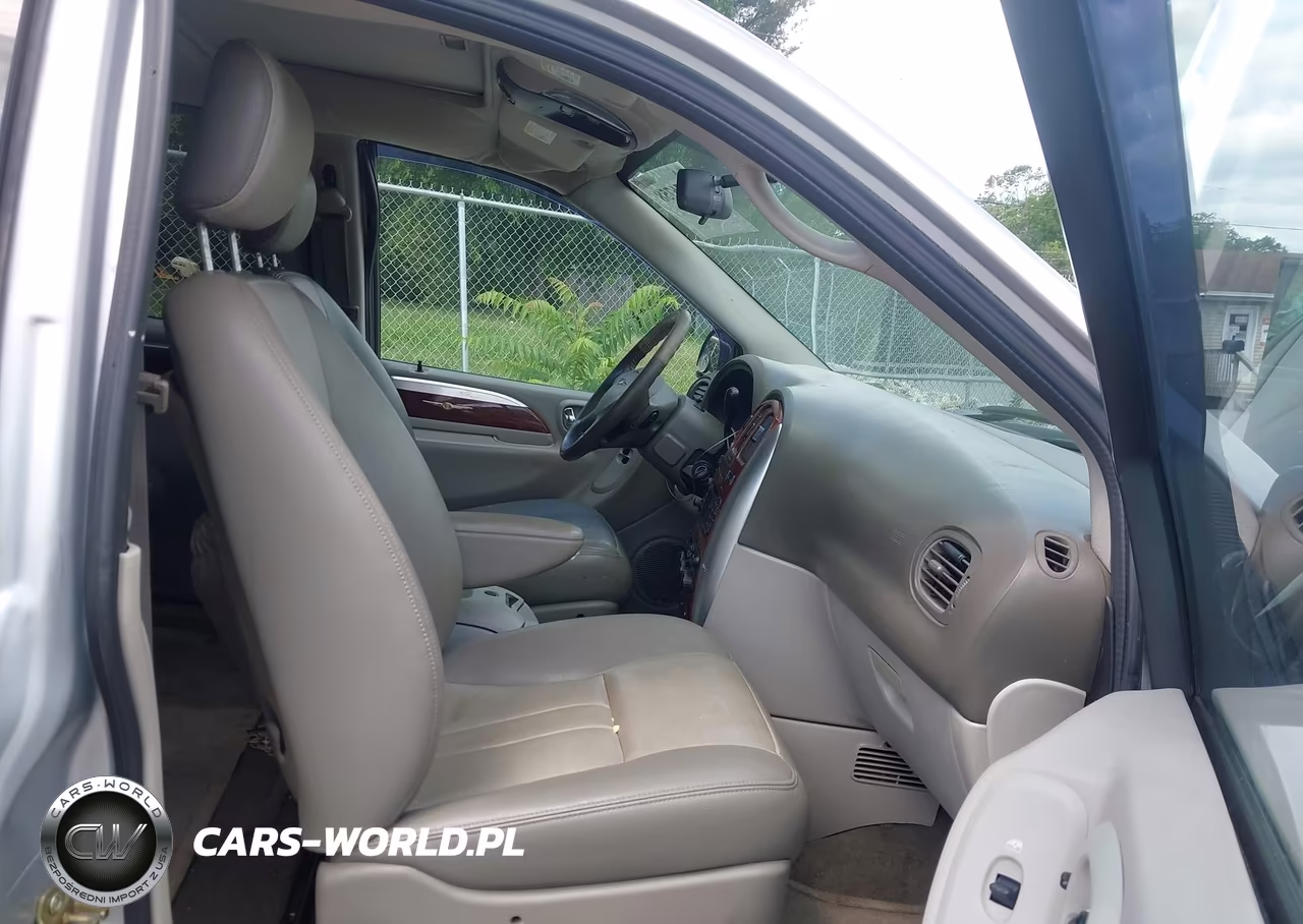 2007 Chrysler Town & Country Touring VIN:2A4GP54LX7R197913 - 5
