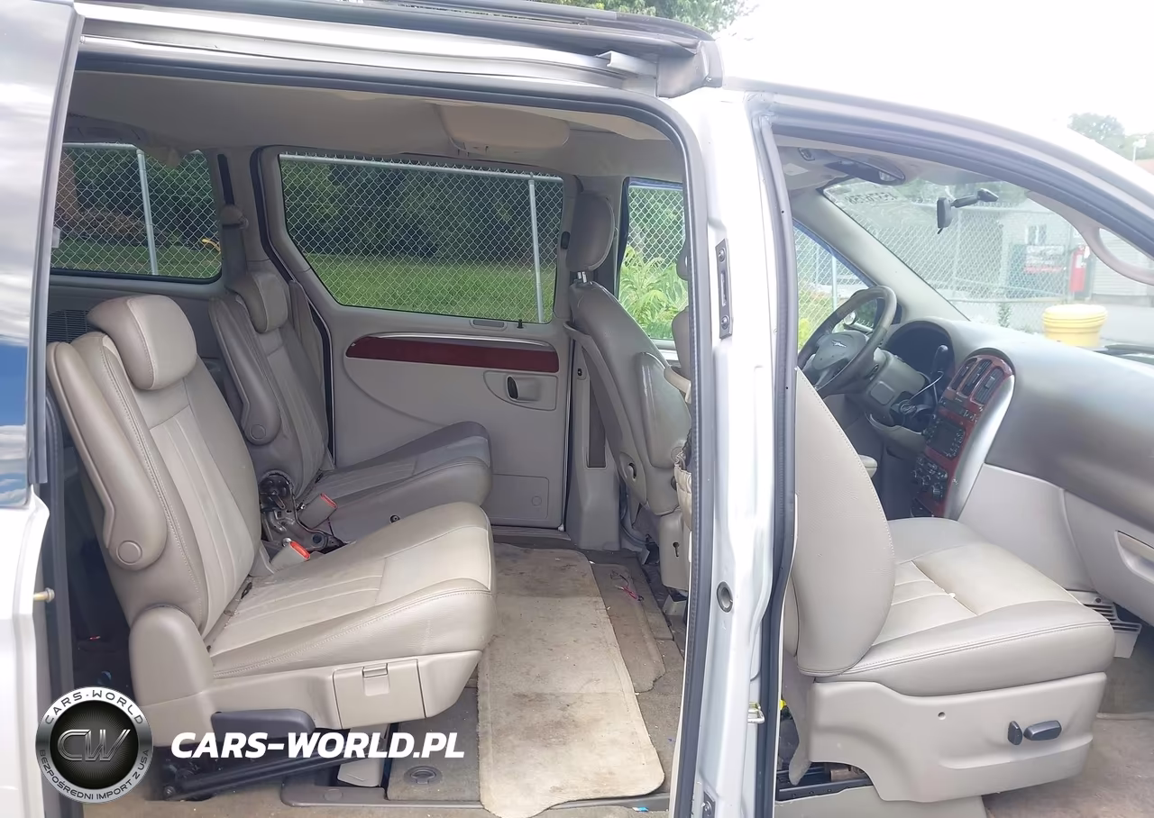 2007 Chrysler Town & Country Touring VIN:2A4GP54LX7R197913 - 8