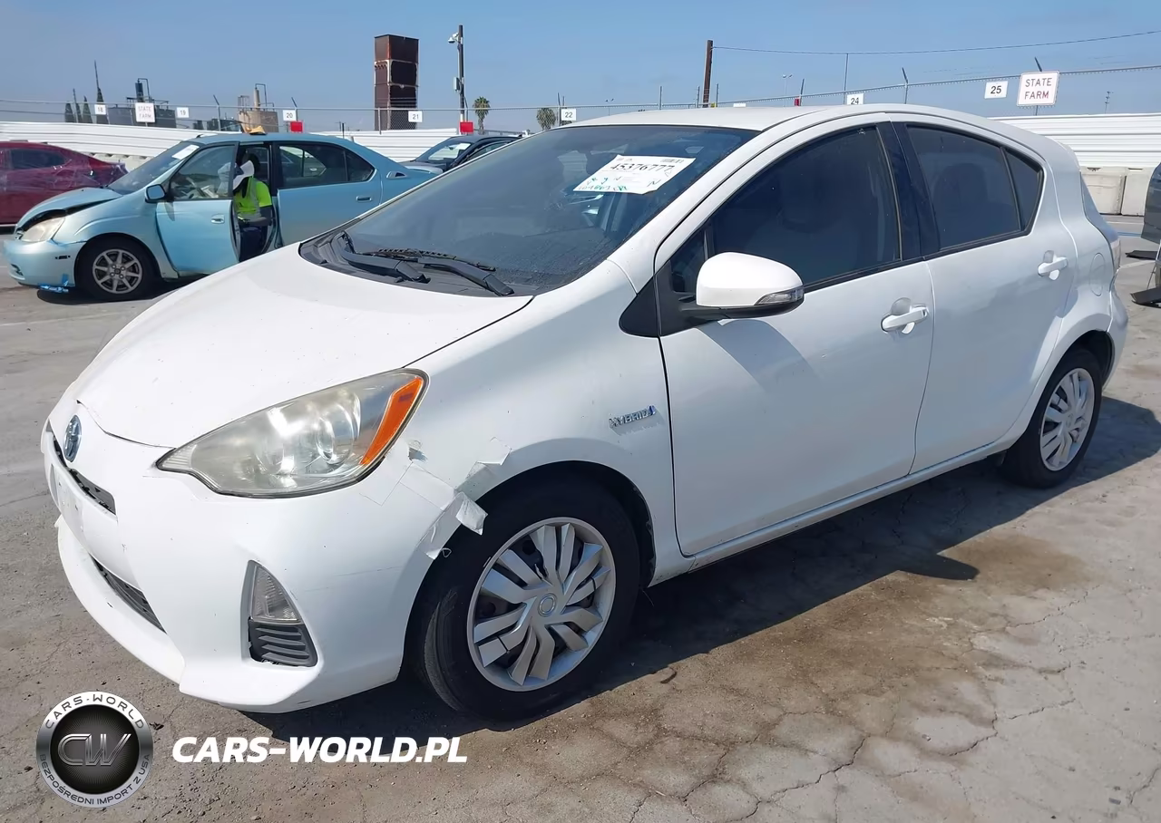 2013 Toyota Prius C One VIN:JTDKDTB31D1555996 - 2
