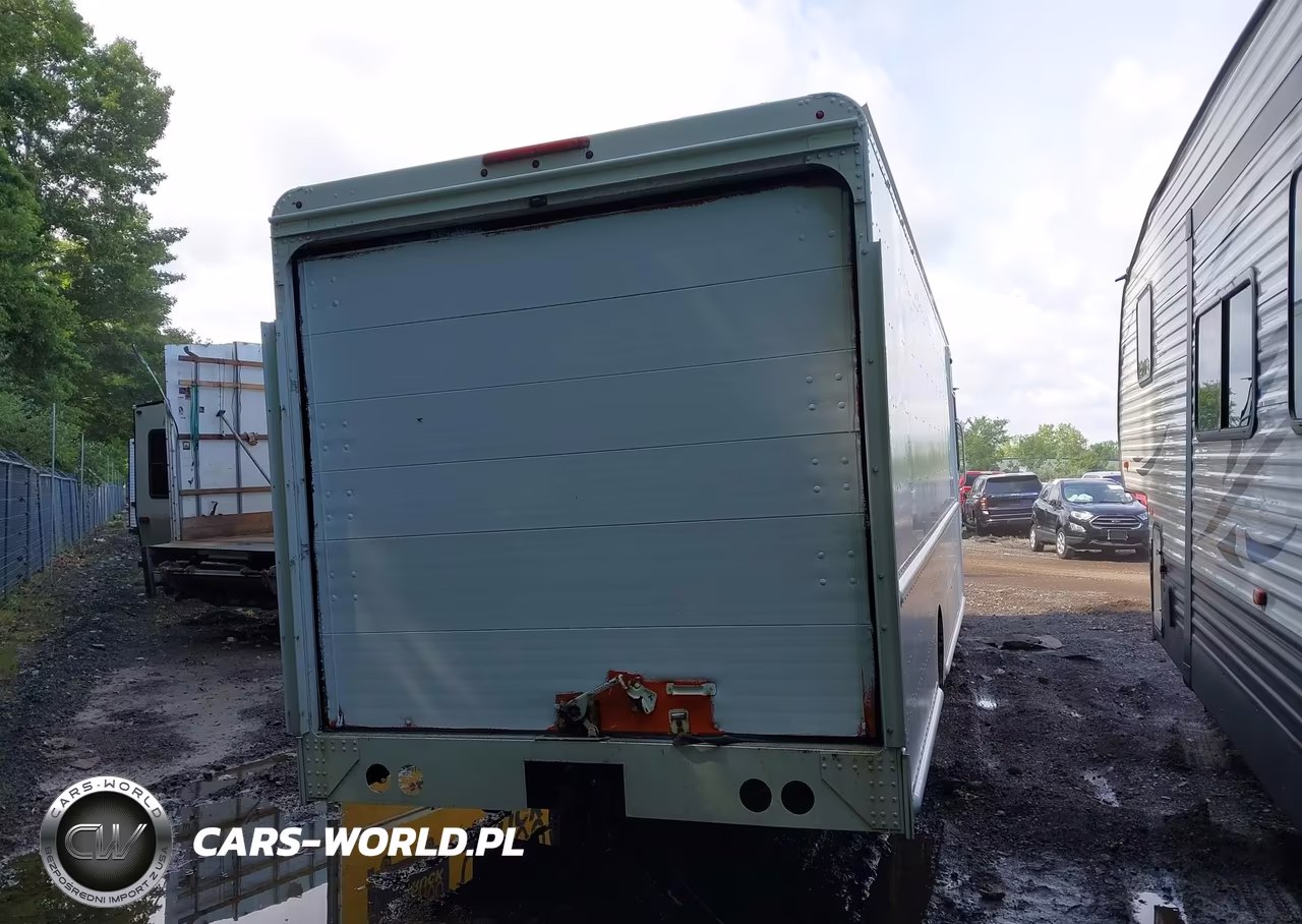 2015 Ford F-59 Commercial Stripped VIN:1F66F5KY9F0A03905 - 4