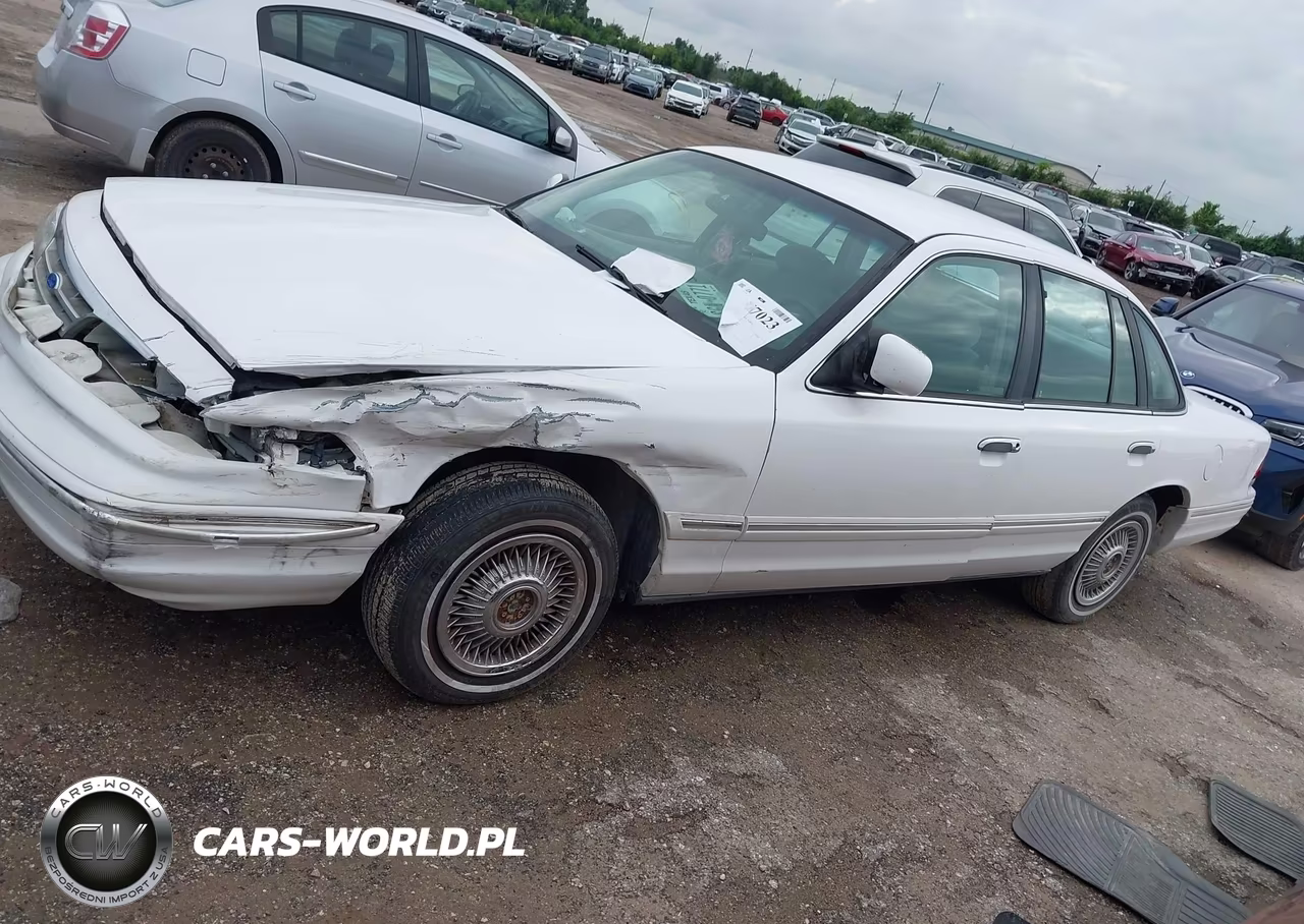 1997 Ford Crown Victoria VIN:2FALP73W7VX132155 - 14