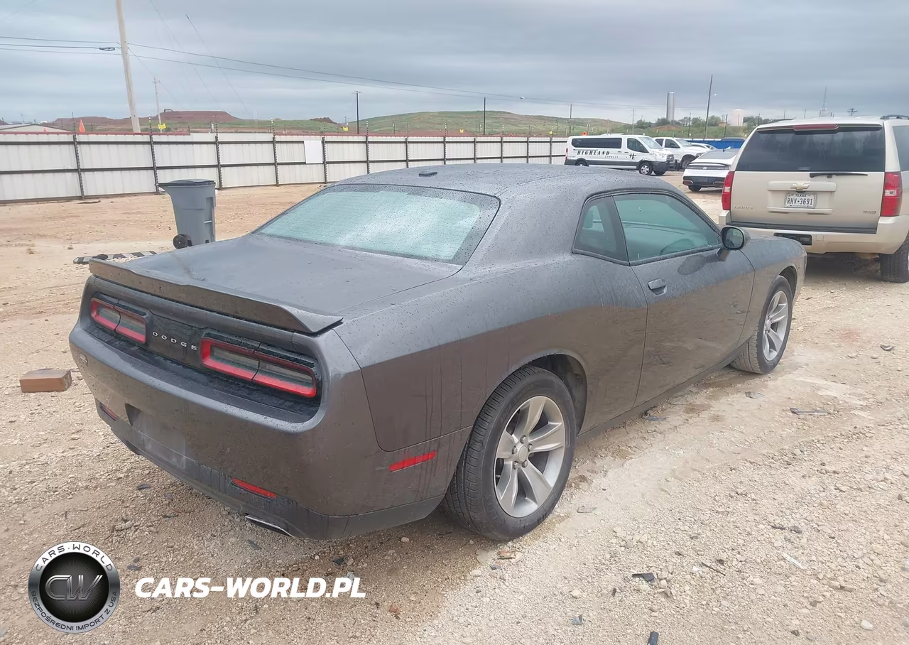2018 Dodge Challenger Sxt VIN:2C3CDZAG9JH286854 - 4