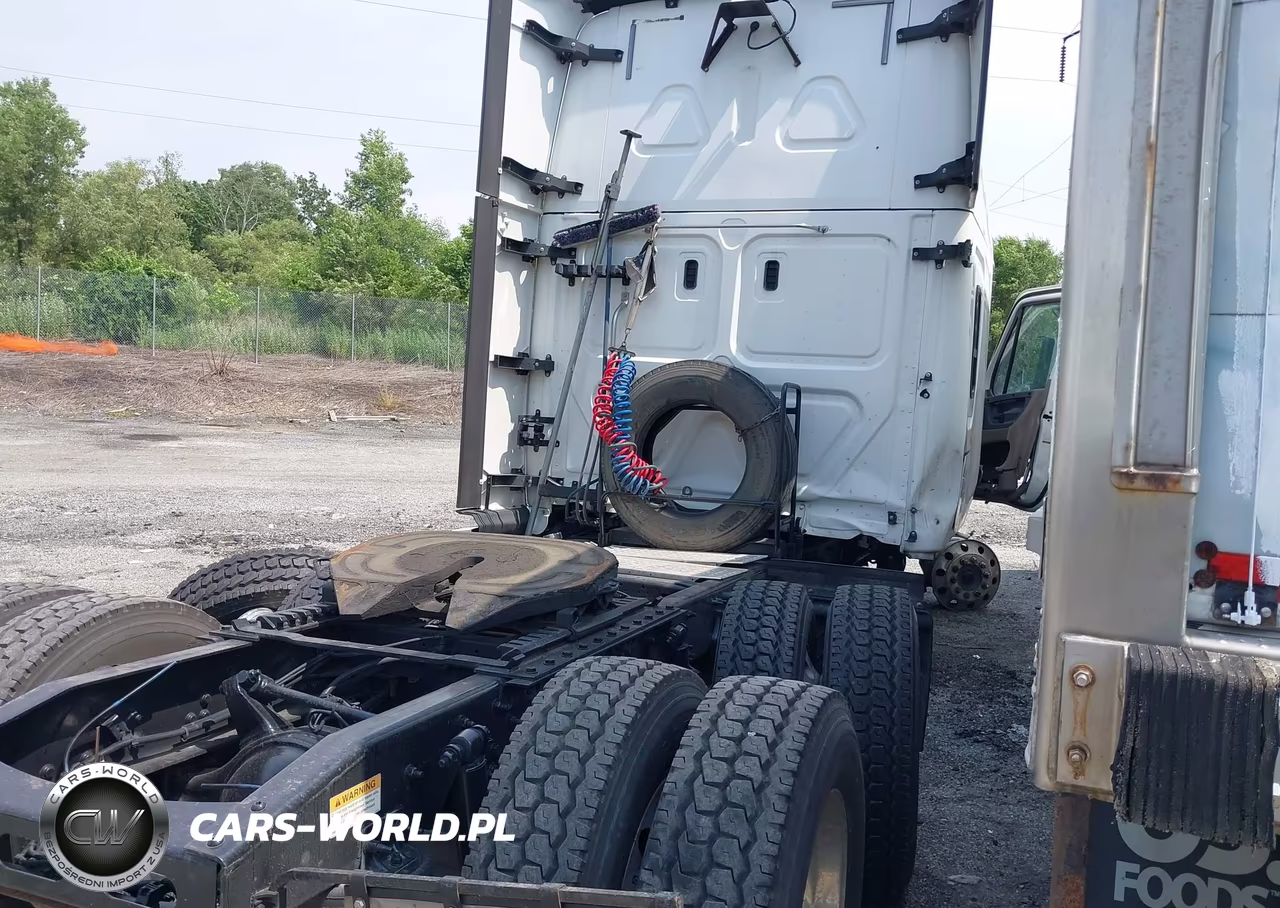 2018 Freightliner Cascadia 125 VIN:3AKJGLDR3JSJB7512 - 4