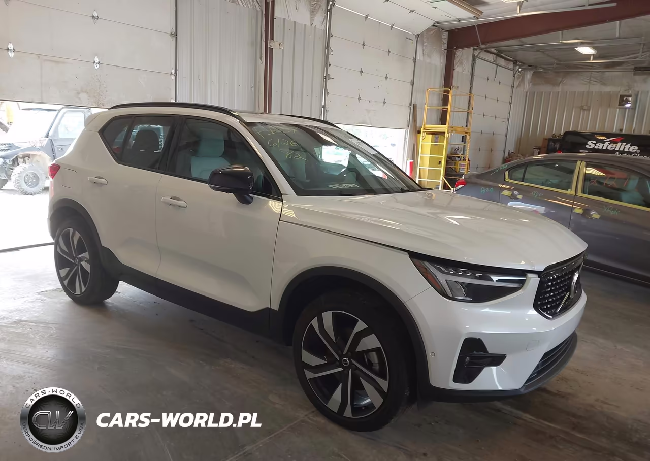 2024 Volvo Xc40 B5 Plus Dark Theme – zdjęcie 1 z 16