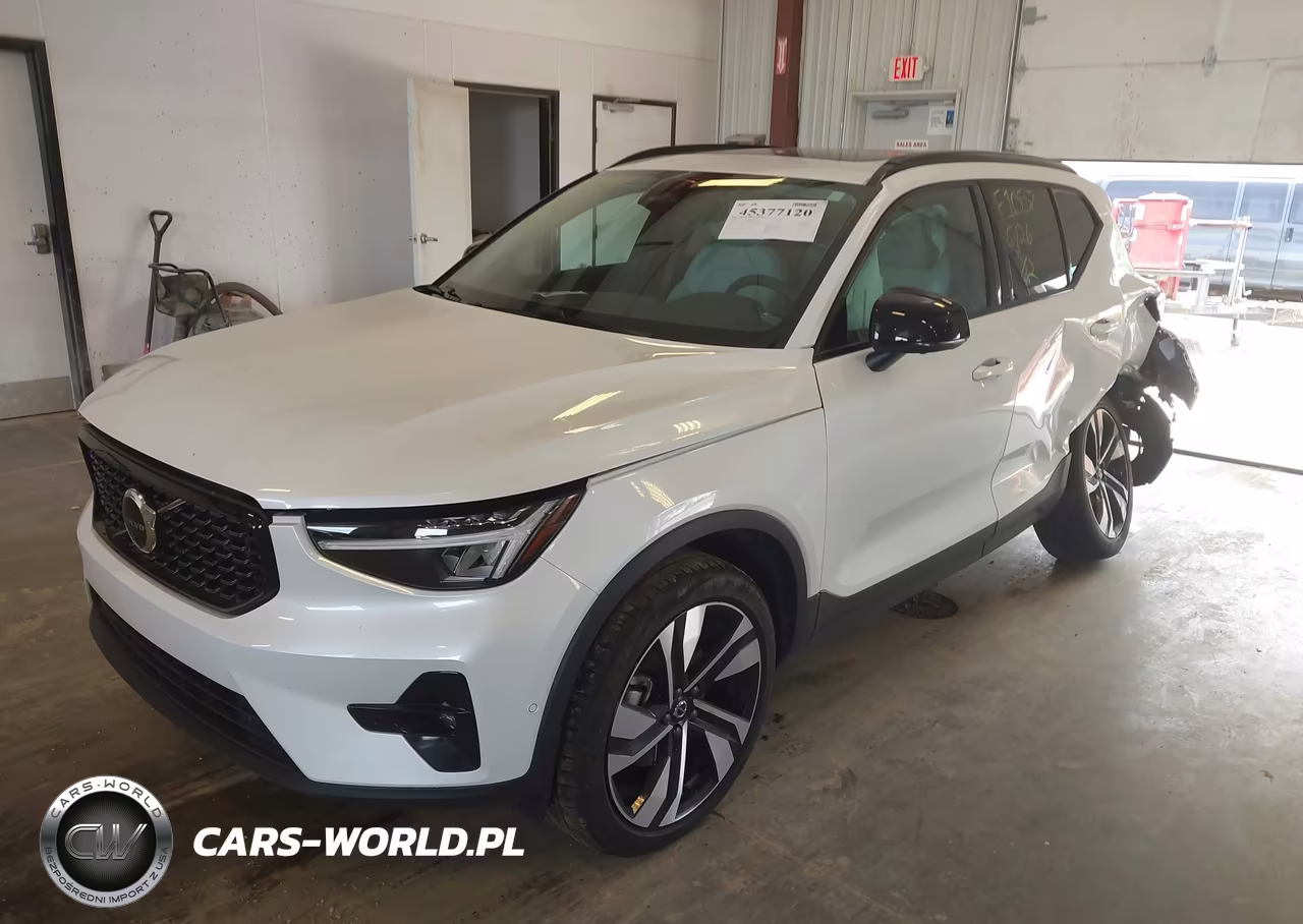 2024 Volvo Xc40 B5 Plus Dark Theme VIN:YV4L12UL9R2233173 - 2