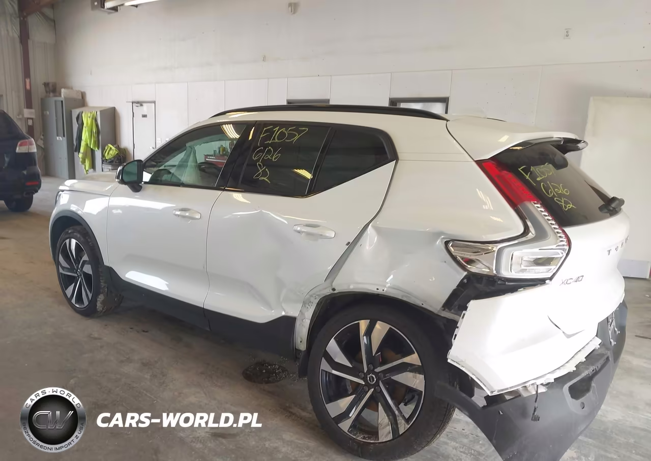 2024 Volvo Xc40 B5 Plus Dark Theme VIN:YV4L12UL9R2233173 - 3