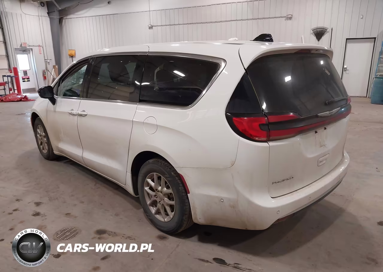 2024 Chrysler Pacifica Touring L VIN:2C4RC1BG6RR112710 - 3