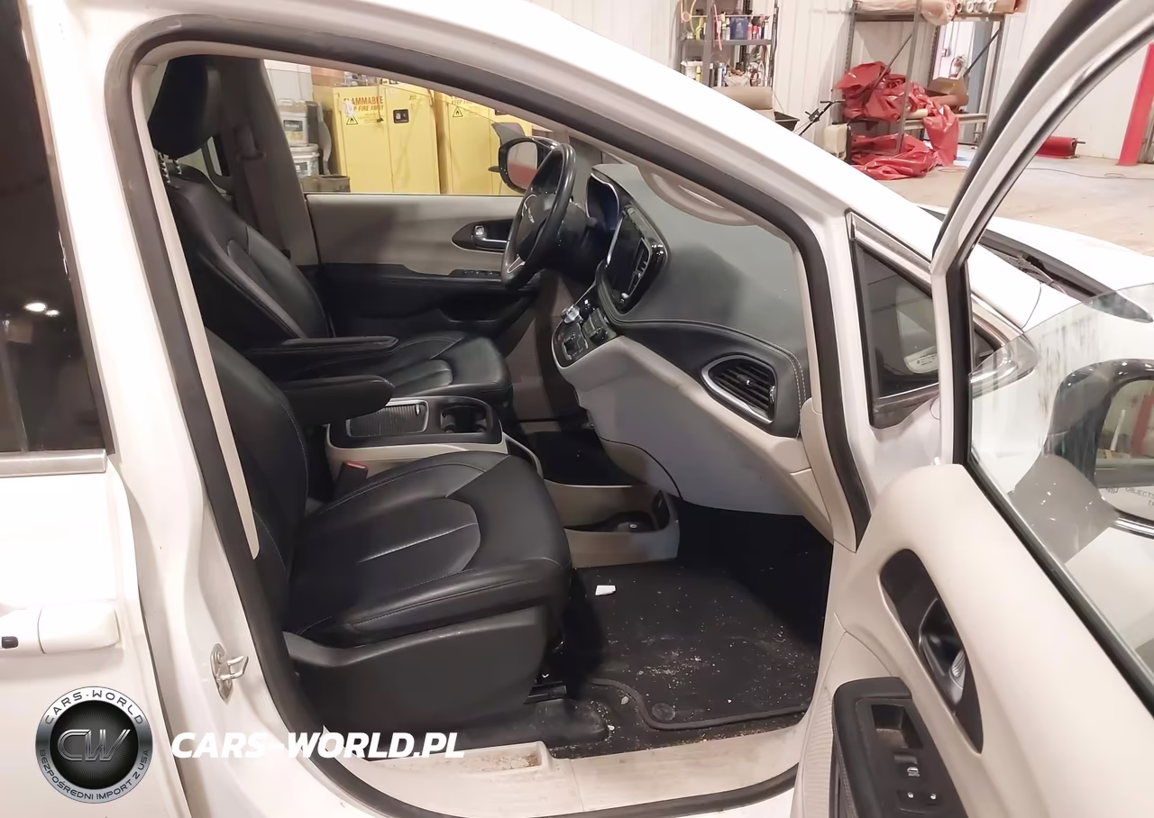 2024 Chrysler Pacifica Touring L VIN:2C4RC1BG6RR112710 - 5