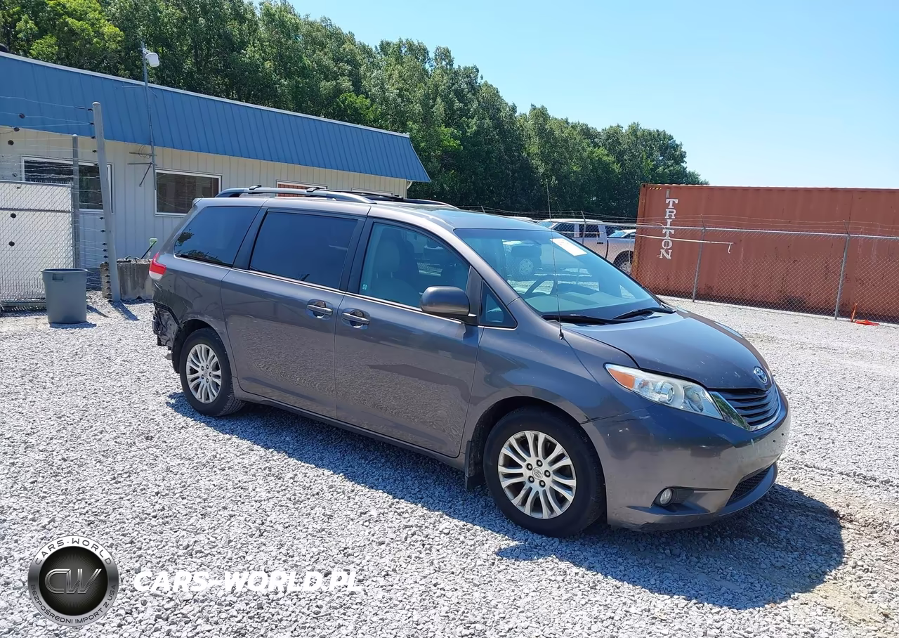 2014 Toyota Sienna Xle V6 8 Passenger