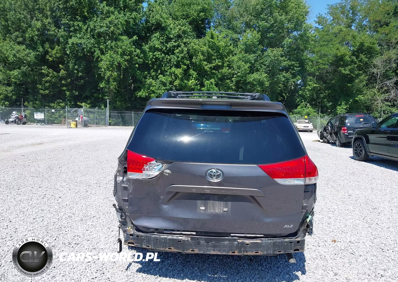 2014 Toyota Sienna Xle V6 8 Passenger VIN:5TDYK3DC1ES504032 - 17