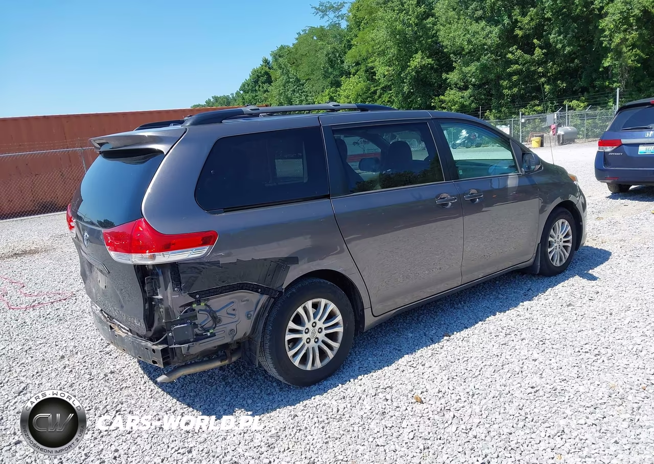 2014 Toyota Sienna Xle V6 8 Passenger VIN:5TDYK3DC1ES504032 - 4
