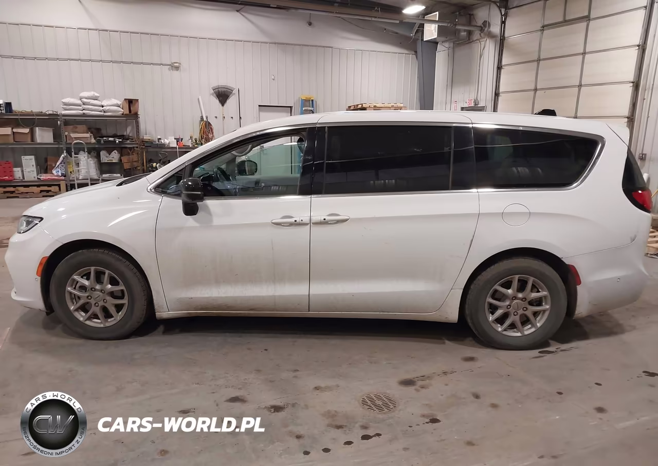 2024 Chrysler Pacifica Touring L VIN:2C4RC1BGXRR112709 - 15