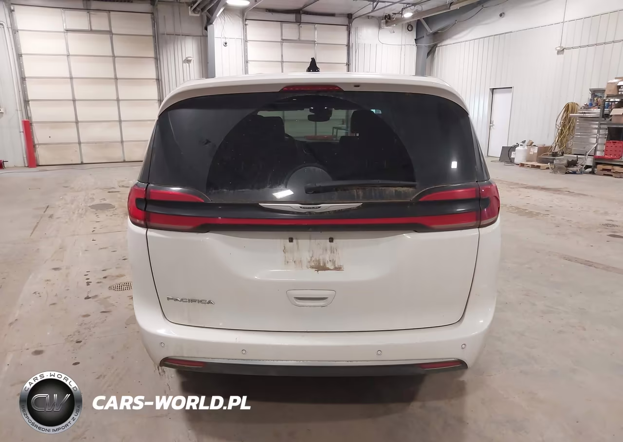 2024 Chrysler Pacifica Touring L VIN:2C4RC1BGXRR112709 - 17