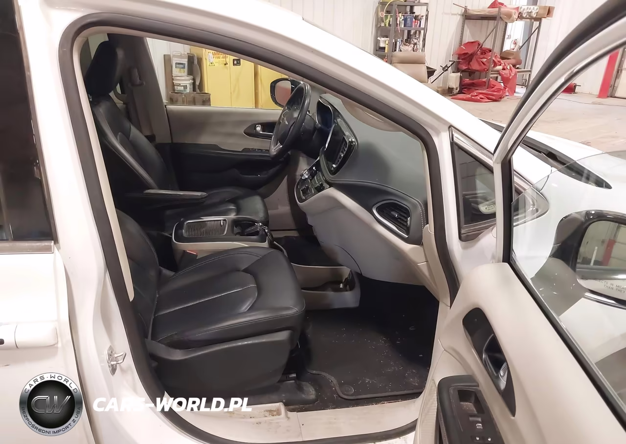 2024 Chrysler Pacifica Touring L VIN:2C4RC1BGXRR112709 - 5