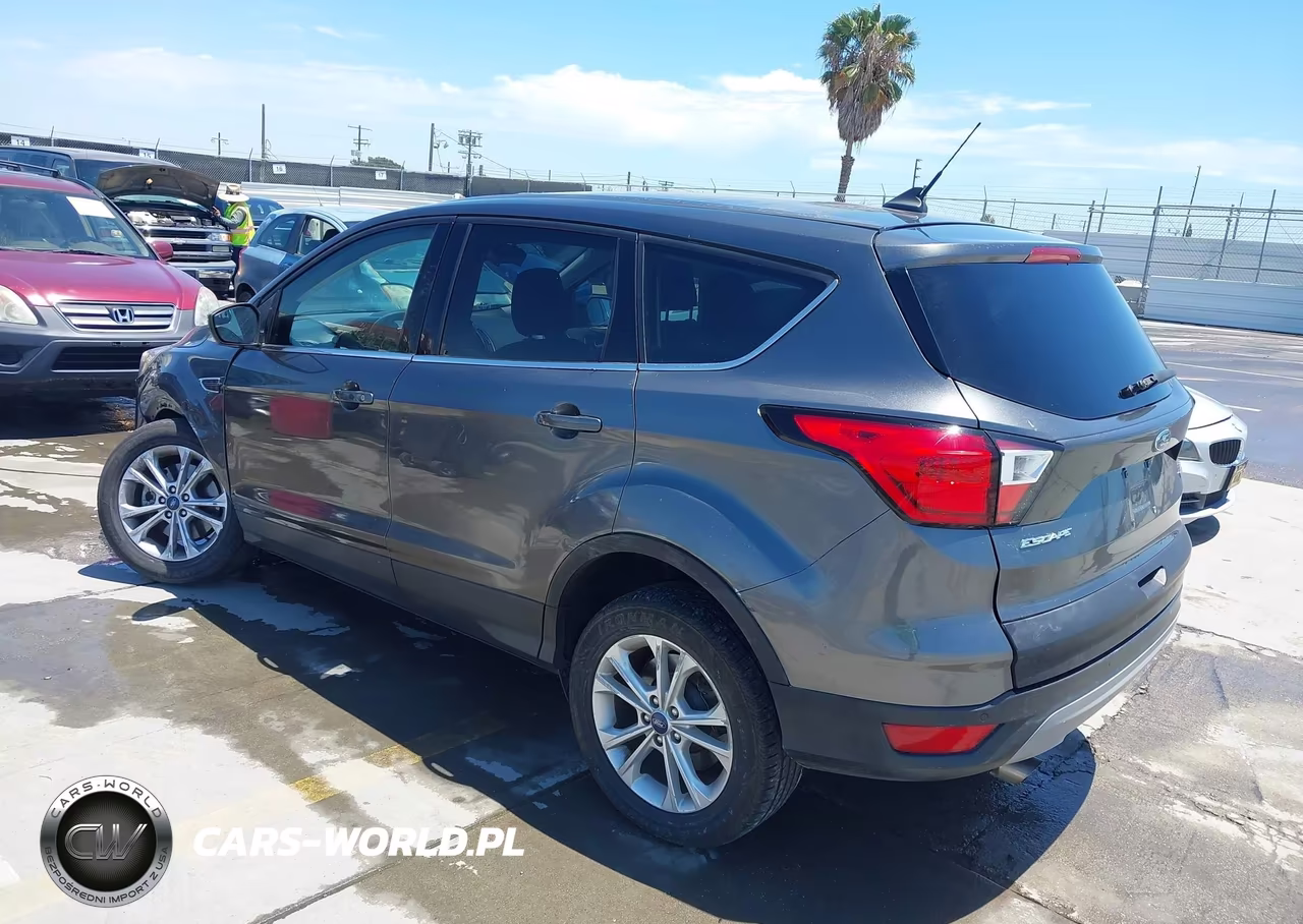 2019 Ford Escape Se VIN:1FMCU9GD3KUB33437 - 3