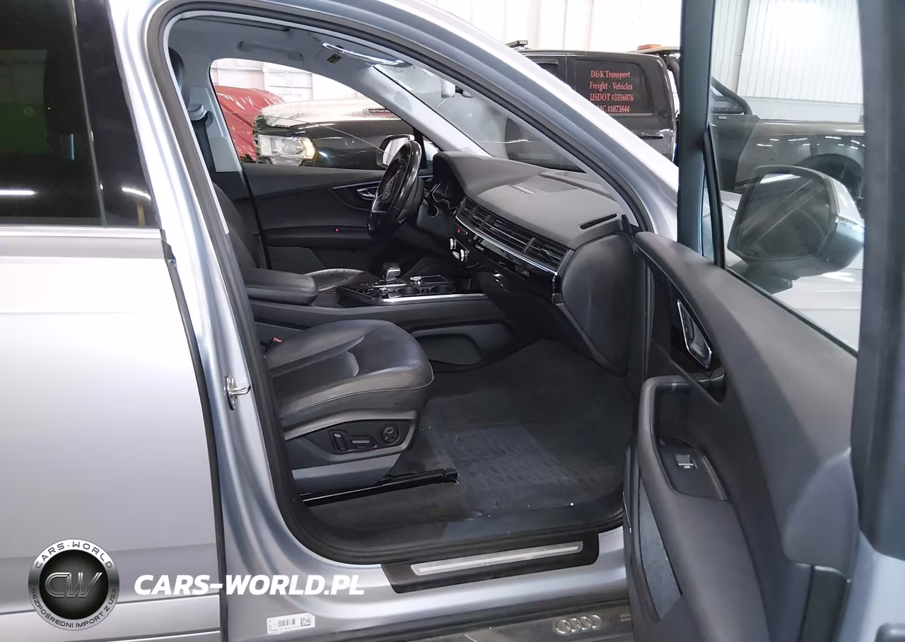 2017 Audi Q7 3.0T Premium VIN:WA1LAAF79HD002896 - 5