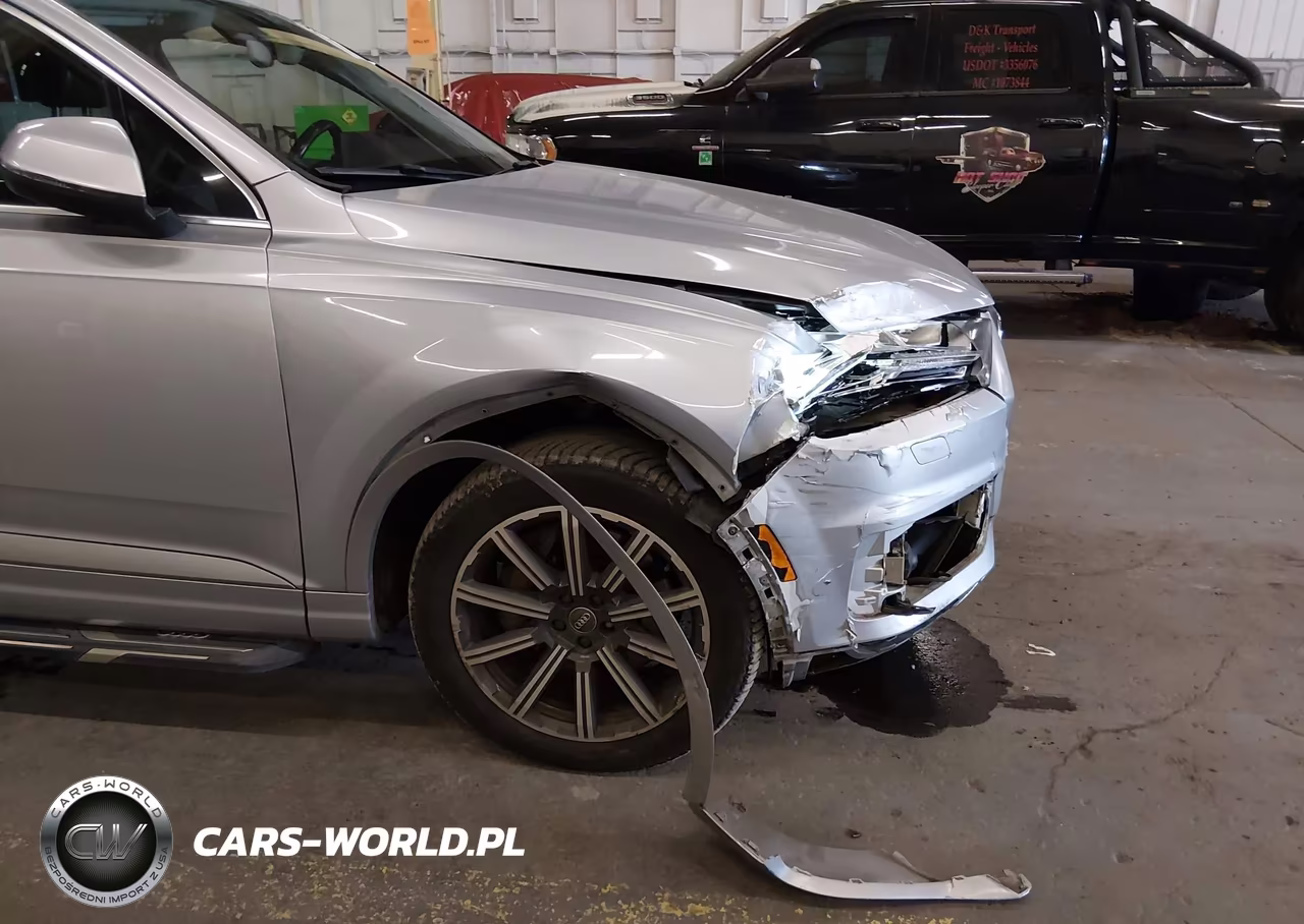 2017 Audi Q7 3.0T Premium VIN:WA1LAAF79HD002896 - 6