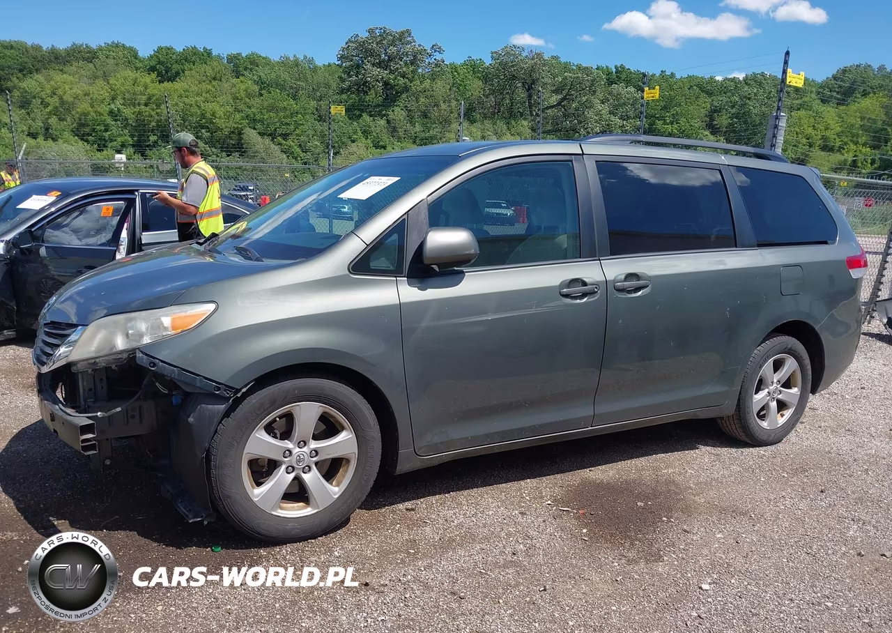 2013 Toyota Sienna Le V6 8 Passenger VIN:5TDKK3DCXDS358217 - 14