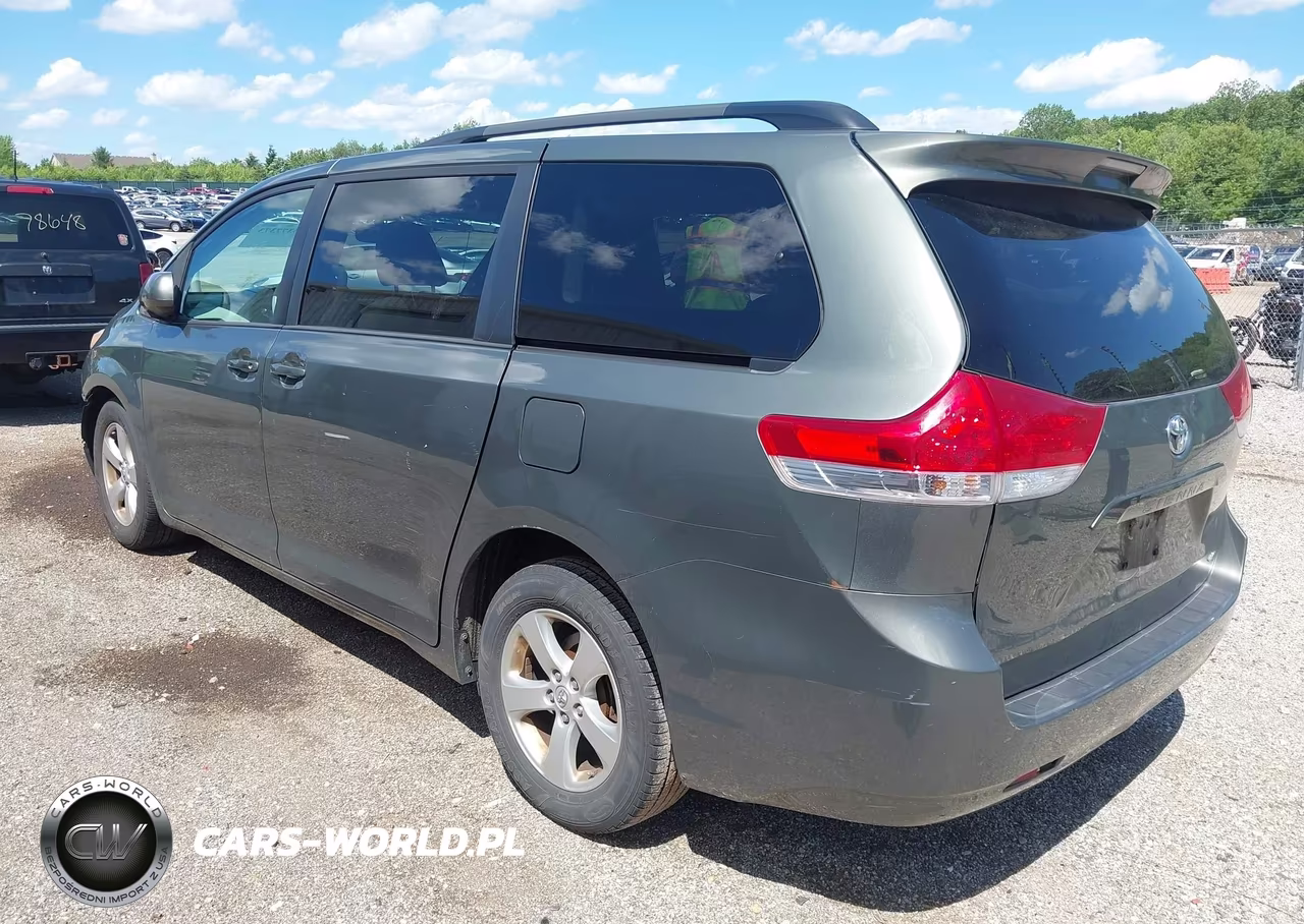 2013 Toyota Sienna Le V6 8 Passenger VIN:5TDKK3DCXDS358217 - 3
