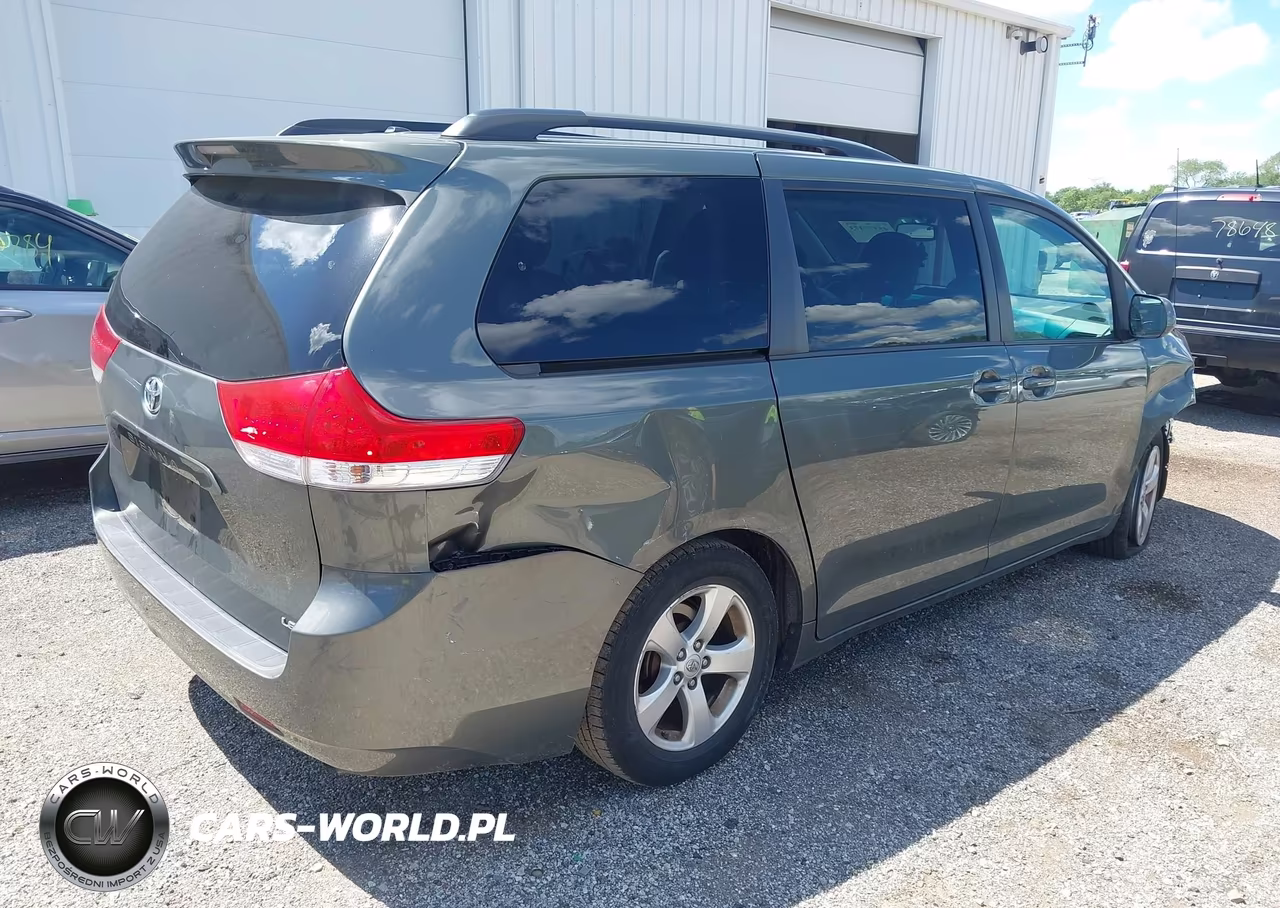 2013 Toyota Sienna Le V6 8 Passenger VIN:5TDKK3DCXDS358217 - 4