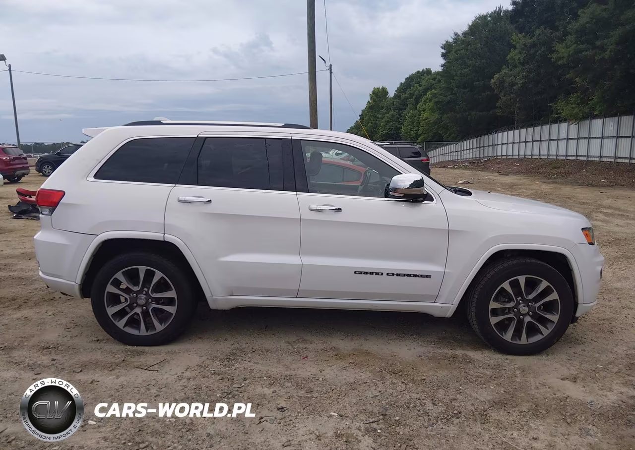 2018 Jeep Grand Cherokee Overland 4X2 VIN:1C4RJECG8JC141862 - 14