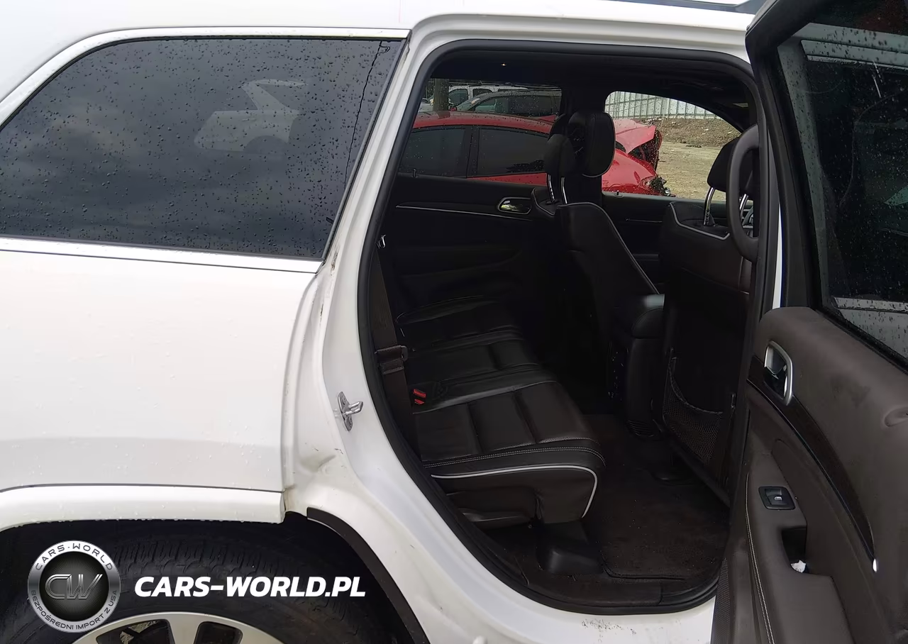 2018 Jeep Grand Cherokee Overland 4X2 VIN:1C4RJECG8JC141862 - 8