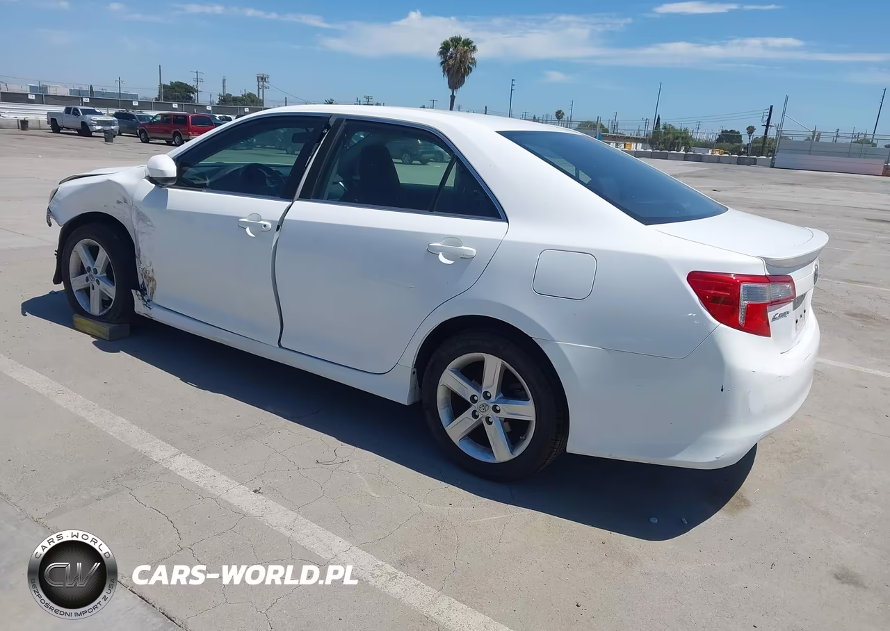 2014 Toyota Camry Se VIN:4T1BF1FK5EU822696 - 3