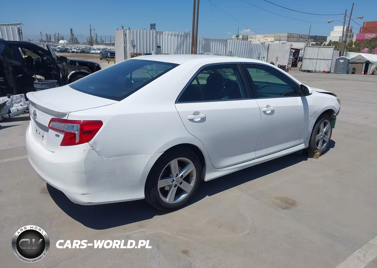 2014 Toyota Camry Se VIN:4T1BF1FK5EU822696 - 4
