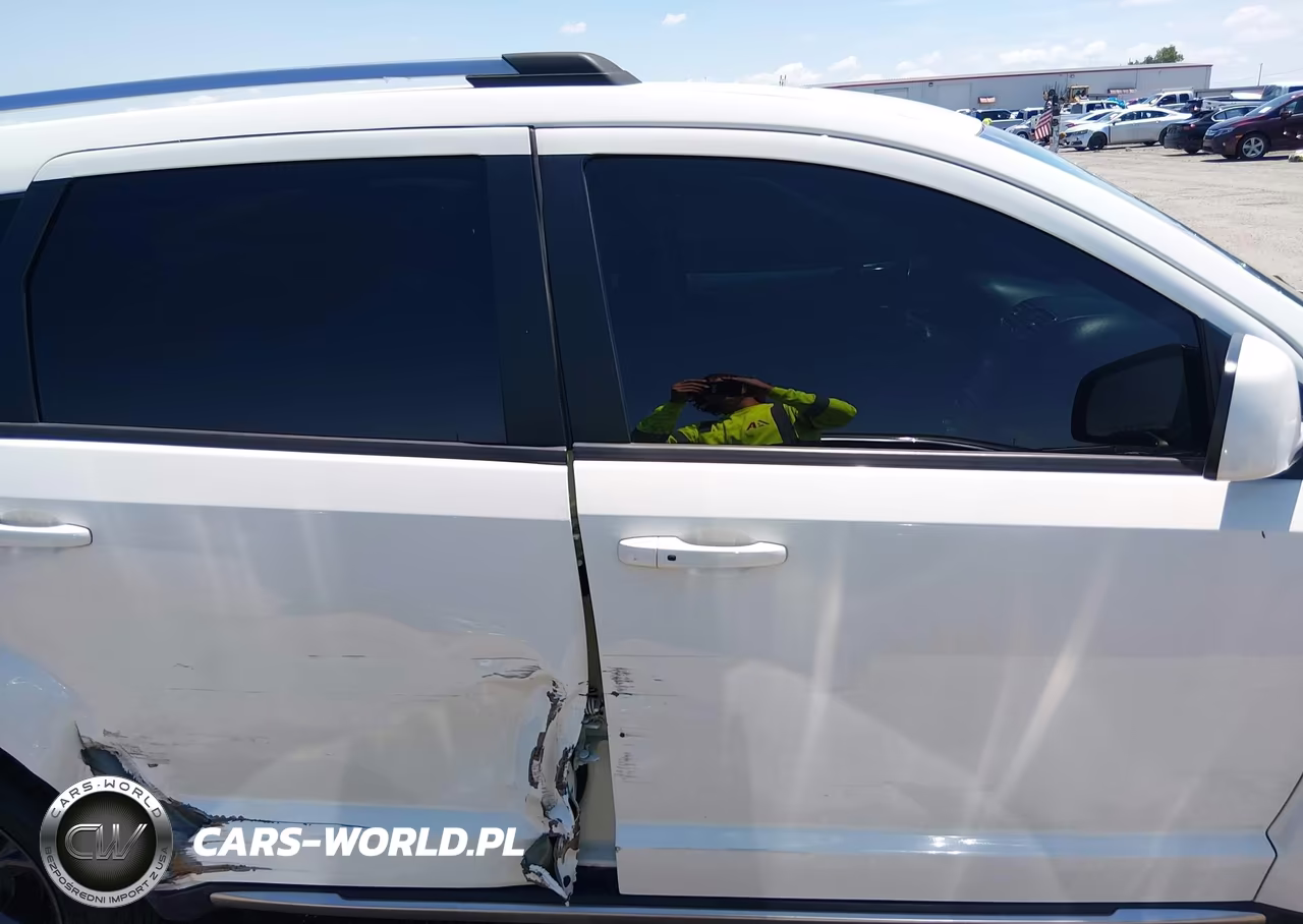 2020 Dodge Journey Crossroad VIN:3C4PDCGB1LT201196 - 13